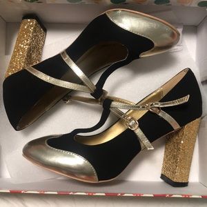 Black and gold pumps